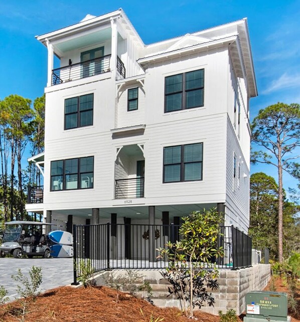 Driftwood: 17-guest beach paradise on 30A, private heated pool, & more!