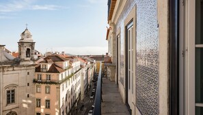 The apartment has a balcony for you to experience the lifestyle of Baixa, one of Lisbon's most emblematic neighborhoods.
#cityview #baixa #portugal #pt #lisbon