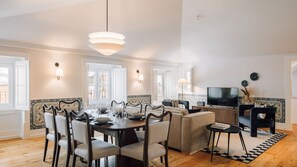 Combining a dining area with a comfortable social space, that complete an open concept for this living room #lisbon #pt #comfort #decor #portugal