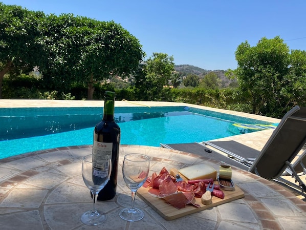 Relax poolside