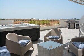 Spacious terrace with fantastic view (3)