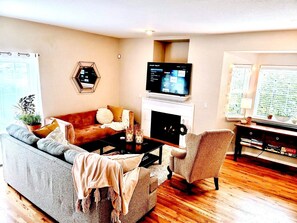 Living room, smart tv, queen sleeper sofa, boardgames & fireplace (Main Floor)