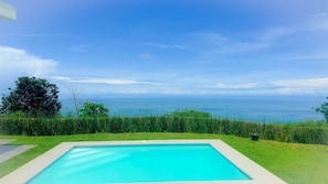POOL & VIEW