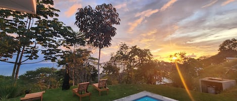 EXOTIC POOL UVITA