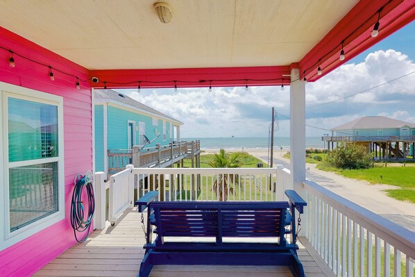 Crystal Beach Vacation Rental | 3BR | 2BA | Stairs to Enter | 1,107 Sq Ft