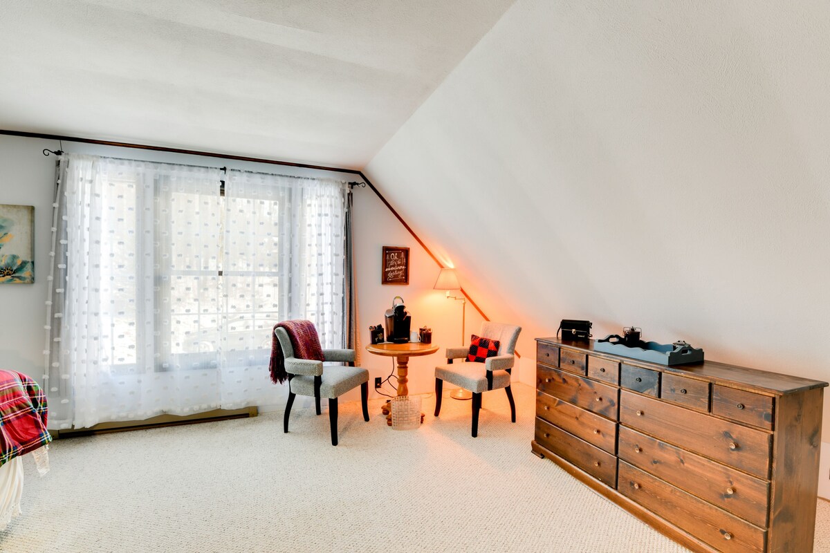 Pet-Friendly Home w/ Deck: 4 Mi to Jay Peak Resort