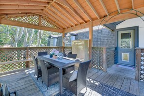 Private Deck | Outdoor Dining Area | Charcoal Grill