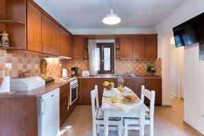 The kitchen diner at Aglaia Studio
