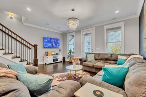 Welcome to this stylish vacation rental, perfect for large groups or bachelorette parties! Enjoy the spacious layout and chic decor, just minutes from Nashville. Your unforgettable getaway starts here!