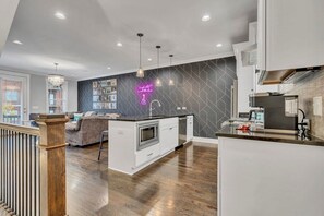 Discover modern elegance in this stylish Nashville vacation rental, perfect for gatherings. With trendy decor and a gourmet kitchen, it's ideal for bachelorette parties or family reunions. Enjoy a memorable stay in Music City!