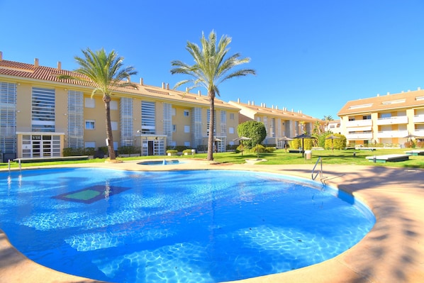 Swimming pool