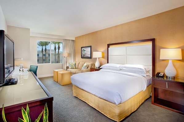 Comfortable Unit with 1 King size bed with Sofa bed