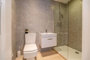 Master Bedroom - King Bed Ensuite