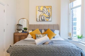 Master Bedroom - King Bed Ensuite