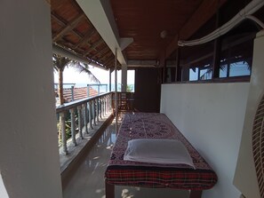 2nd balcony 