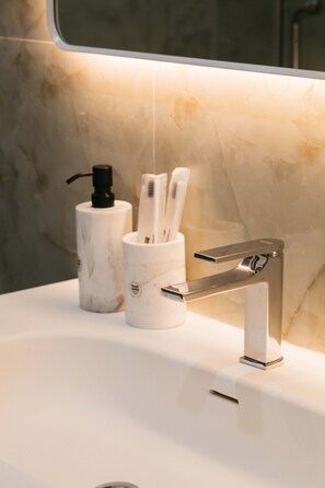 Bathroom amenities