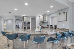 Breakfast bar with additional seating for 5