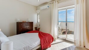 The other bedroom has also ocean view as well as quality linen
#oceanview #rest #relax #algarve #portugal