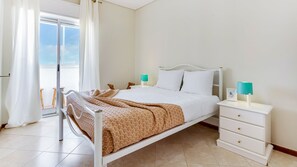 The bedroom has quality bed linen and lots of light, making it a very cozy room
#bed #rest #relax #algarve #portugal