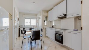 The fully equipped kitchen has all the appliances needed to prepare delicious meals
#homemade #kitchen #cooking #algarve #portugal