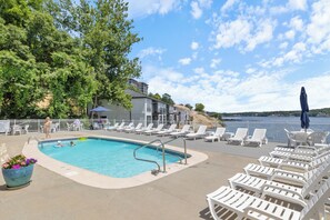 Lake enjoyment with a plus as you soak under the sun or dive into the swimming pool.