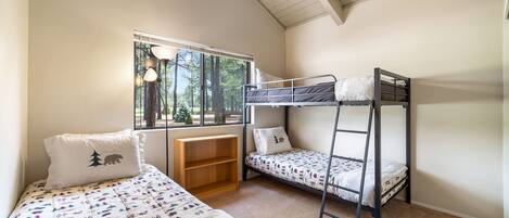 Bunk bed with twin bed