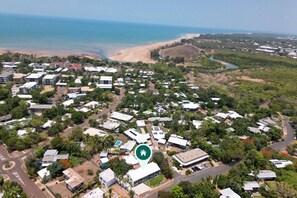 Enjoy a prime location just a 15-minute stroll from  the Nightcliff Foreshore and Rapid Creek Beach.