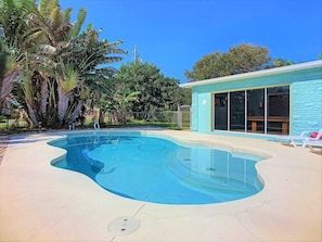 Heated Pool December- April. Can be requested to heat other months. 