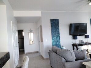 Living Room/Smart TV