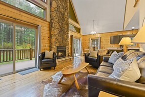 Natural light all throughout the cabin!