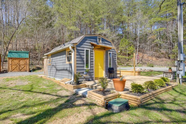 Rising Fawn Vacation Rental | Studio | 1BA | 120 Sq Ft | Stairs Required