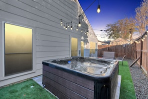 7 person Luxuria Spa with Built in Speakers & 100 Massage Jets