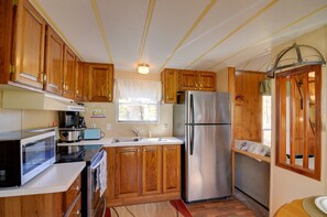 Kitchen | Stove/Oven | Refrigerator