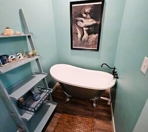 Stay and Play CLAWFOOT TUB!
