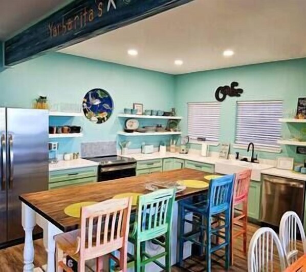 Stay and Play Kitchen (2)
