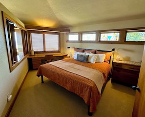 Luxurious King bed