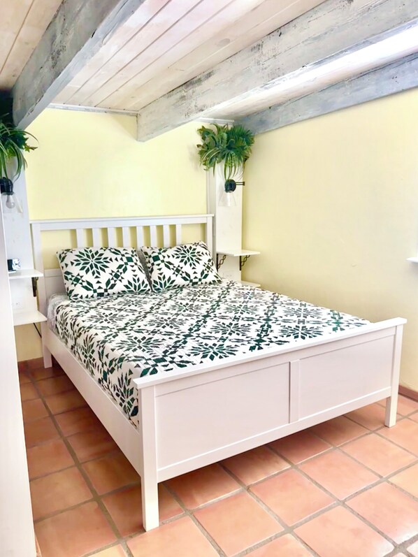 NEW Queen bed