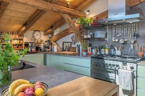 Huge kitchen with everything you need