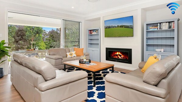 Living Room | Smart TV