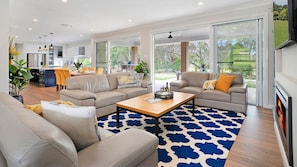 Living Room | Gas Fireplace