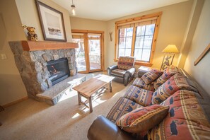 Cozy mountain resort getaway!
