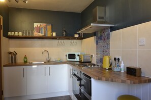 Apartment 6 Kitchen