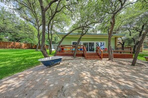 Large back deck with seating