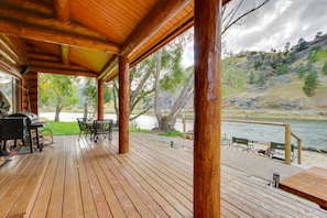 Deck | Gas Grill | Missouri River Access