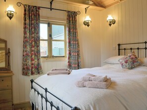 Comfortable double bedroom | Shepherds Lodge - Morrells Wood Farm, Leighton, near Shrewsbury