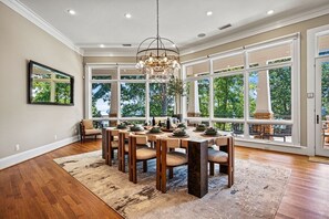 Main Level: Dinning room table for 10, with Lake Views