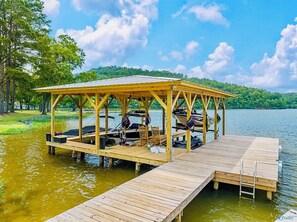 BYOB! Bring your own boat and tie up to the side of the dock. Enjoy the large sun deck fishing and swimming right off the dock. Boat launch is available right across the street fr