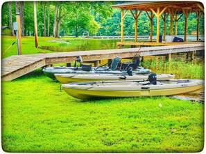 Enjoy the lake in the complementary kayaks. Kayak to Yellow Creek Falls in just minutes. 