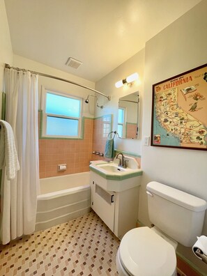 1 bathroom - tub/shower 