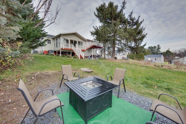 Hummelstown Vacation Rental | 5BR | 3BA | 1,393 Sq Ft | 1 Small Step to Enter